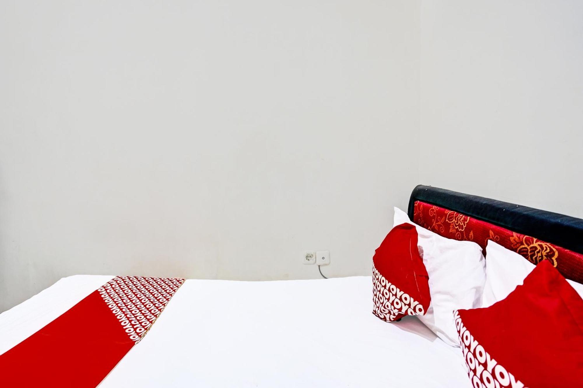 Oyo Life 92190 Arya Guest House Tulungagung Exterior foto